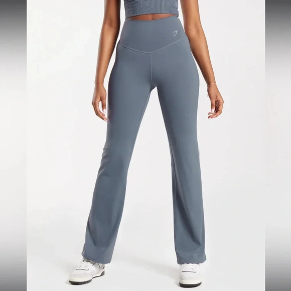 GYMSHARK | Elevate Flared Leggings - Picture 2 of 7